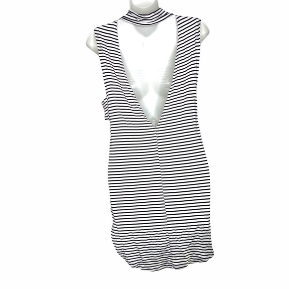 Striped & Stretchy Cutout Top - Picture 5 of 15